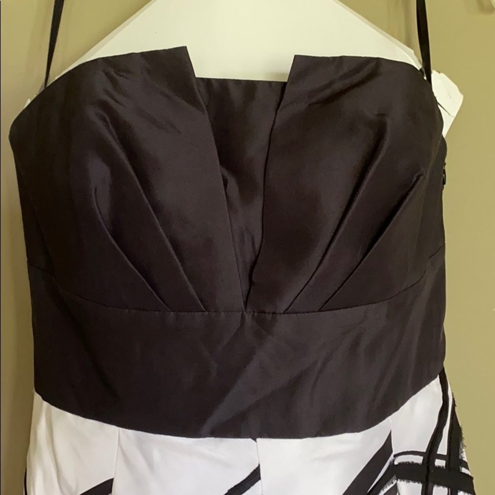White House Black Market: Strapless dress - Picture 3 of 6